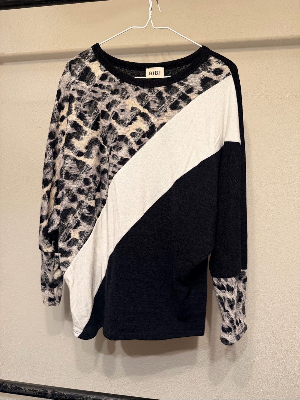 BiBi Black, White & Gray Diagonal Colorblock Leopard Sleeve Top